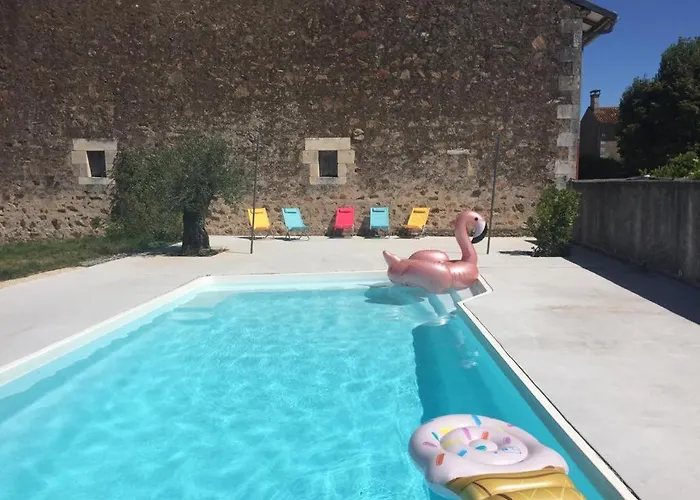 Val D'oiseaux * Millac (Vienne)